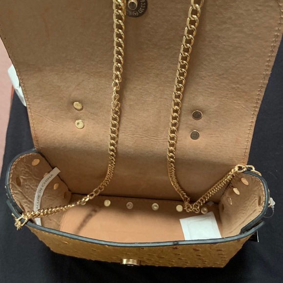 Small purse mustard color with gold accent handle - Picture 6 of 8